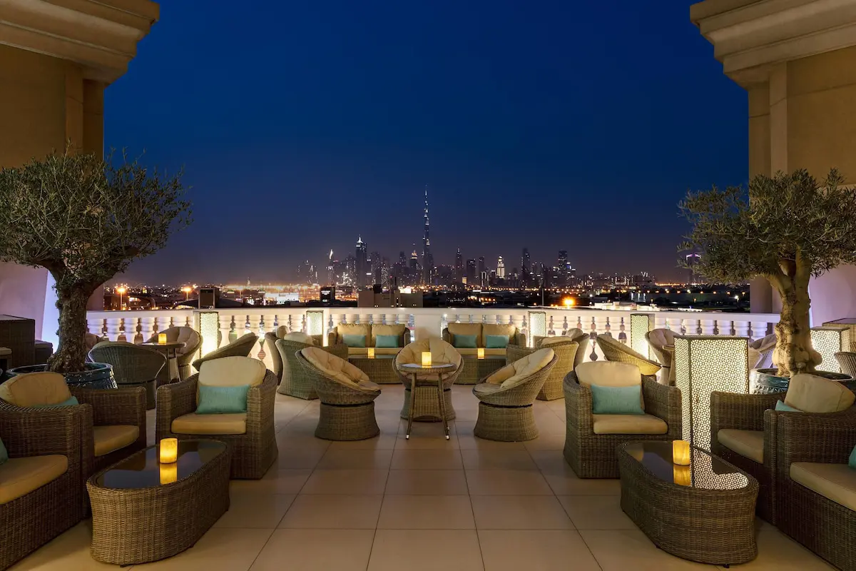 کافی شاپ فضای باز هتل شرایتون مال امارات دبی